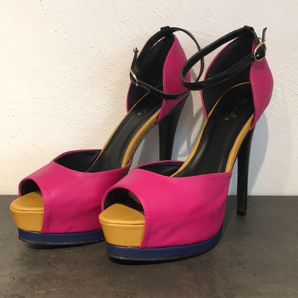 High heel shoes - Picture 2 of 3